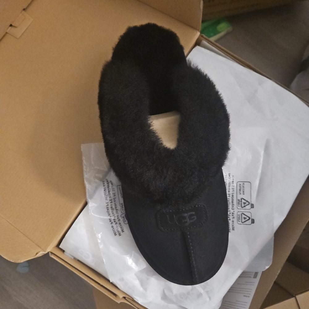 UGG Coquette Slippers Black 9 New With Original Box